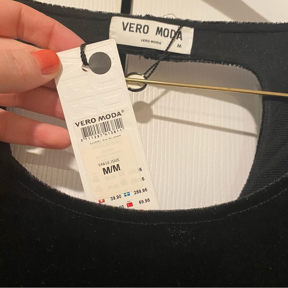 2for$35 NWT Vero Moda Velvet Tight Keyhole Black Mini Dress. Size Medium. - Picture 6 of 11